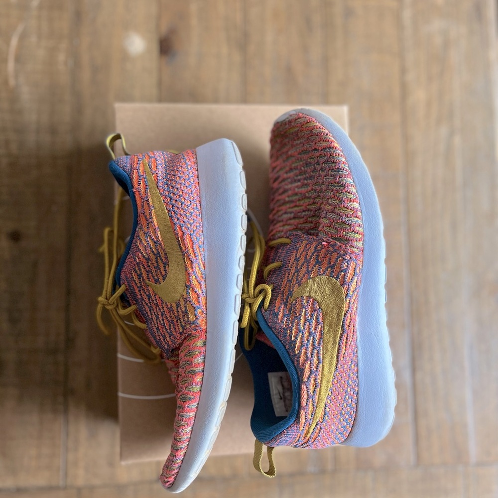 Women’s Nike Rosche One Flyknit Size 7